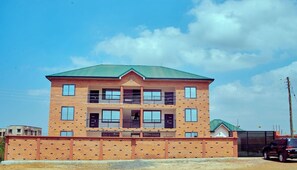 Façana frontal de l'allotjament