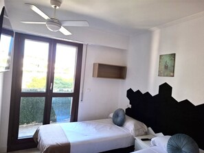 Iron/ironing board - APT Astigarraga 2H 2C (Gipuzkoa) (Astigarraga)