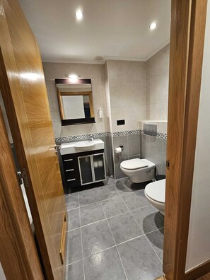 Hair dryer, towels - APT Astigarraga 2H 2C (Gipuzkoa) (Astigarraga)