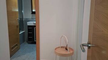 Hårføner og håndklær