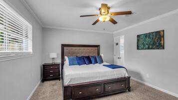 4 sovrum, skrivbord, strykjÀrn/strykbrÀda och resesÀng