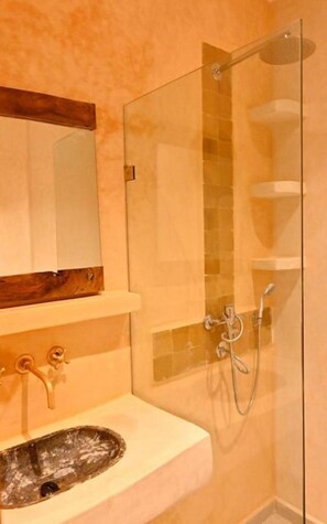 Hair dryer, towels, soap, toilet paper - Standard Double Room #2 (Tamraght Ouzdar)