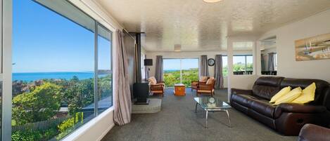 Family House, Ocean View | Living area