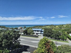 Family House, Ocean View | Beach/ocean view - Ocean & Mountain Views 3-bedroom Home (Kaikōura)