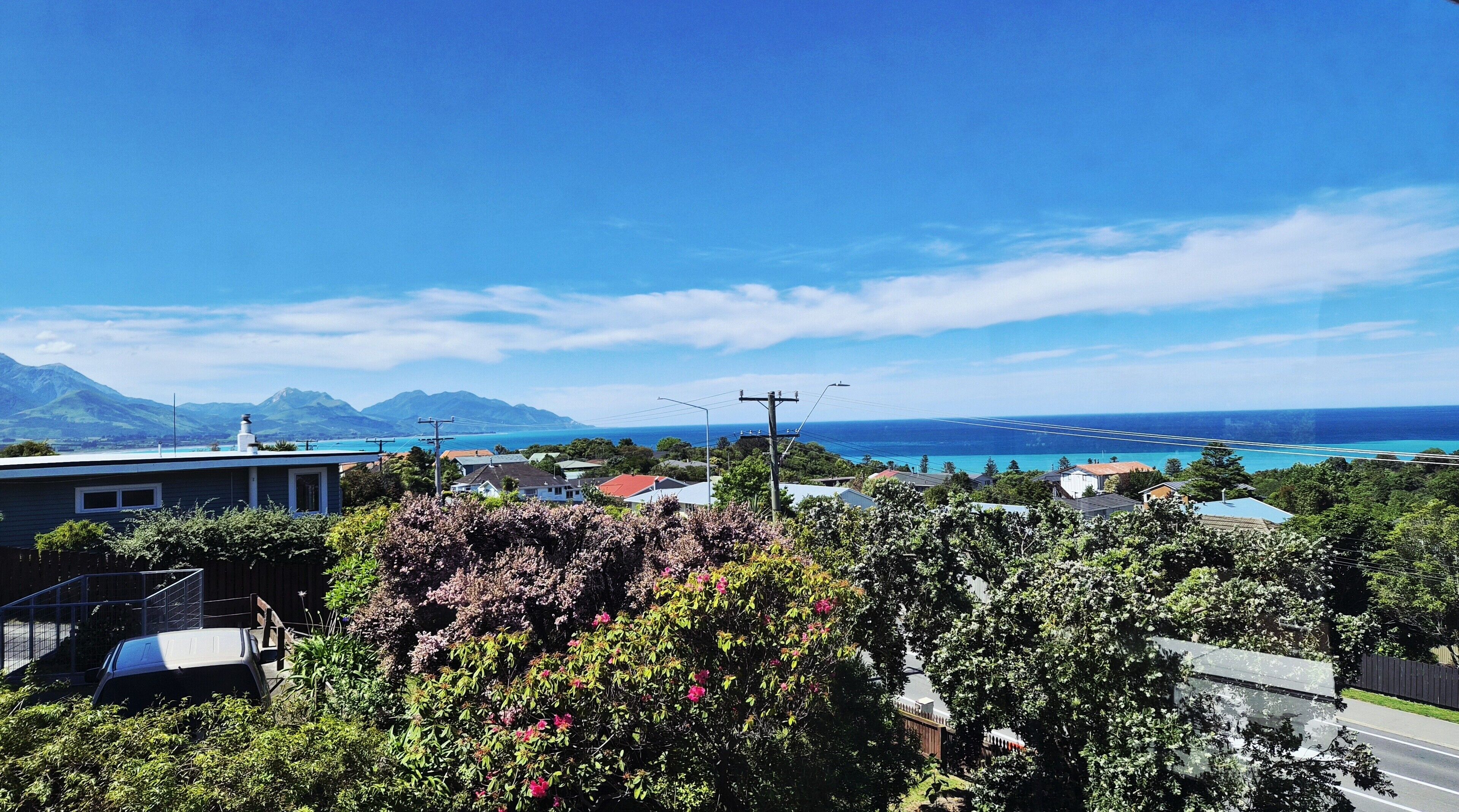 Decoración personalizada, muebles diferentes y cortinas blackout 