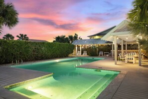 Outdoor pool - Resort Size Pool, 4 BR Waterfront with Paddleboards & Kayak in Key Allegro (Rockport)