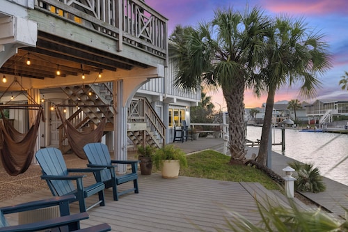 Resort Size Pool, 4 BR Waterfront with Paddleboards & Kayak in Key Allegro