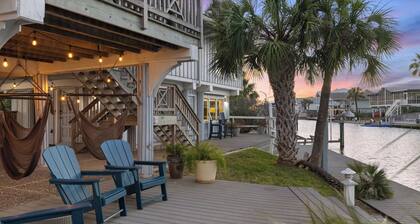 Resort Size Pool, 4 BR Waterfront with Paddleboards & Kayak in Key Allegro
