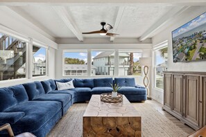 Smart TV, books - Resort Size Pool, 4 BR Waterfront with Paddleboards & Kayak in Key Allegro (Rockport)