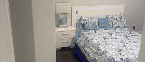 3 soverom, skrivebord, strykejern/-brett og wi-fi (inkludert)