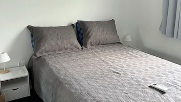 Ferros/tábuas de passar roupa, Wi-Fi, roupa de cama