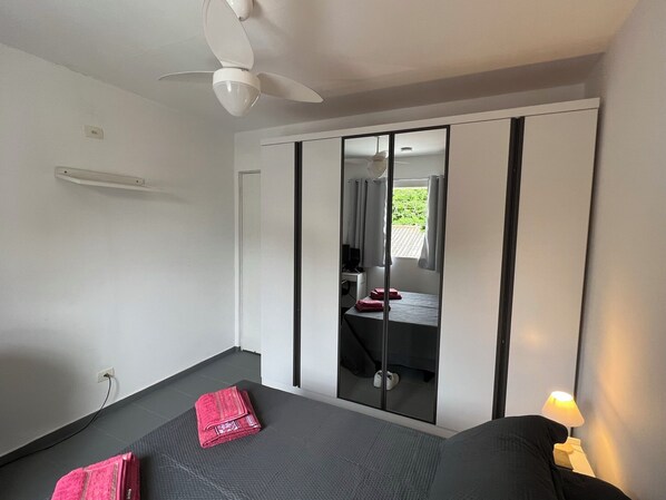 Iron/ironing board, WiFi, bed sheets