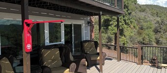 Gorgeous Scenic 5-bedroom lodge Tucked Away in peaceful Mountainside Pine Forest