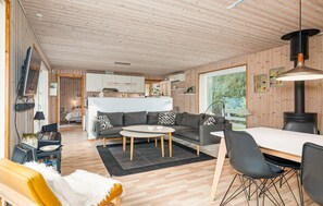 Interior - 3 bedroom beautiful home in Væggerløse (Væggerløse)