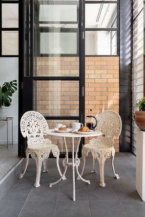 Dining - Light filled inner city warehouse stay (North Melbourne)