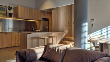 Smart TV, books, stereo