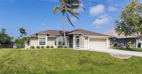 Exterior - Relaxing Cape Coral Retreat with New LED Big Pool (Cape Coral)