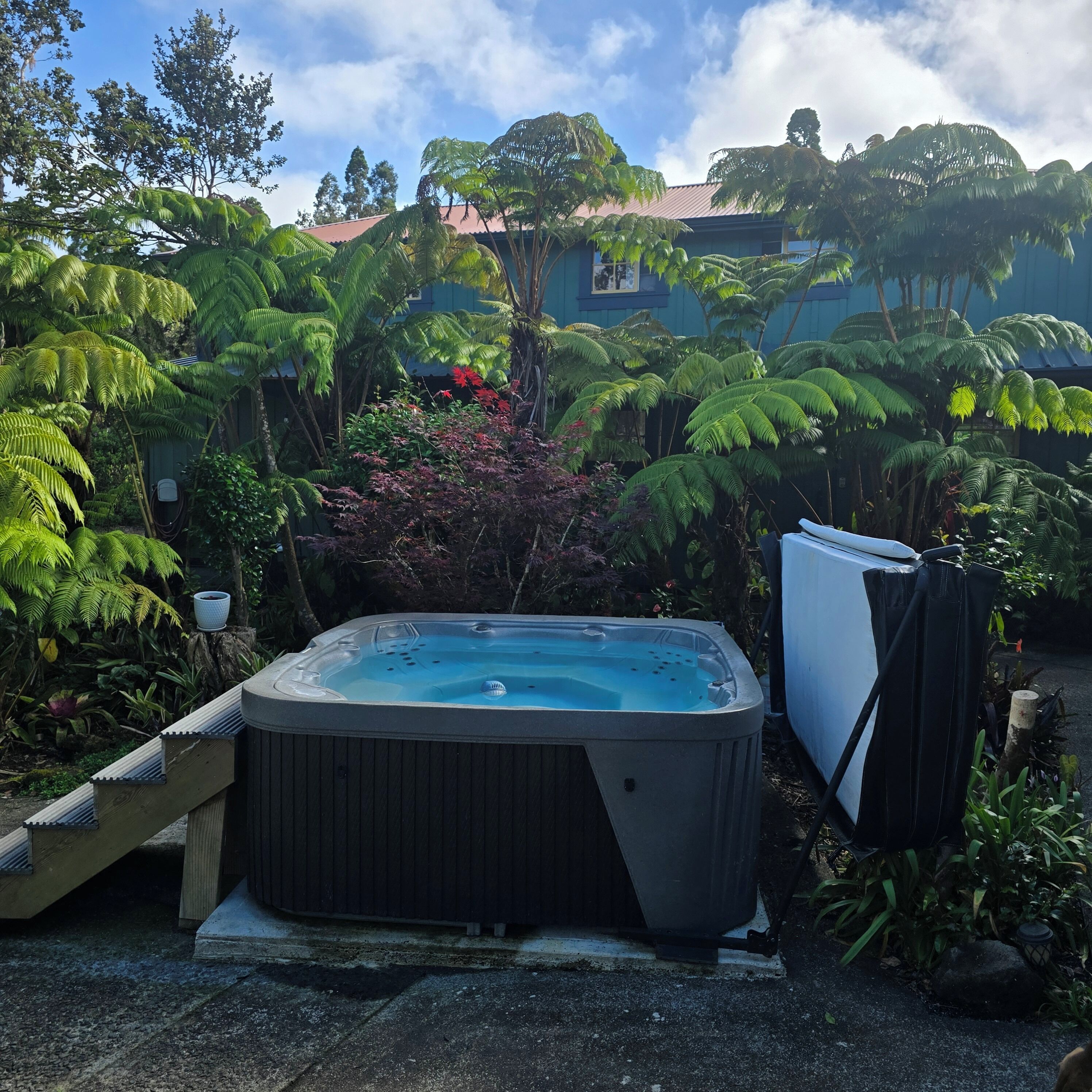 Outdoor spa tub