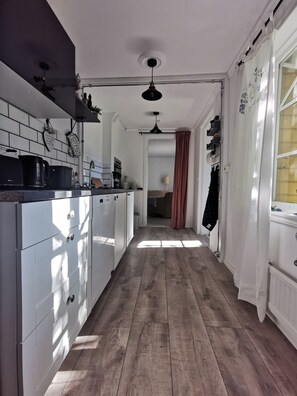 Fridge, microwave, oven, stovetop - Vacation home in southern Sweden-Hus Gammal Dam (pet hair free) for up to 6 people (Eringsboda)