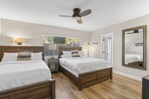5 bedrooms, desk, iron/ironing board, travel crib