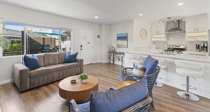 Hideaway D- Walk to the beach, Downtown, AC!