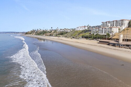 Hideaway C- Walk to the beach, Downtown, AC!