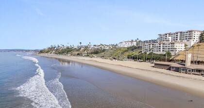 Hideaway C- Walk to the beach, Downtown, AC!