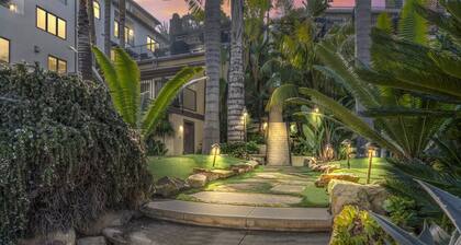 Coastal Duo Steps to Ole Hanson, Casino and the beach!