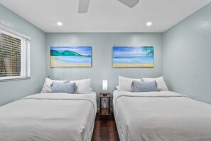 2 Schlafzimmer, Schreibtisch, Bügeleisen/Bügelbrett, Reisekinderbett