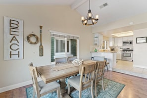 Dining - Walk to the Beach, Wedding Venues, Air Conditioning! (San Clemente)