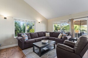TV - Walk to the Beach, Wedding Venues, Air Conditioning! (San Clemente)