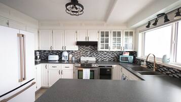 Micro-ondes, four, plaque de cuisson, lave-vaisselle