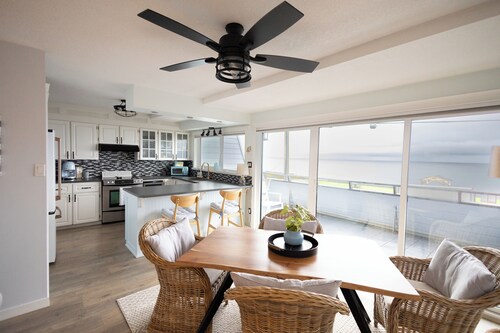 Qualicum Beach Sunset Waterfront Retreat