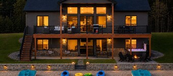 Sleeps 40! 2 Homesâą Hot Tubs âą Pickleball âą Lake Front âą Private Beach