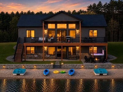 Sleeps 40! 2 Homes• Hot Tubs • Pickleball • Lake Front • Private Beach