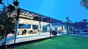 Bungalow, 2 Bedrooms, Accessible, Smoking | Pool