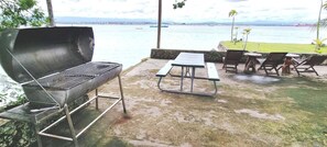 Bungalow, 2 chambres, accessible aux personnes à mobilité réduite, fumeurs | Restauration extérieure