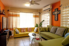 Living area - Casa Aurora : 80% Monthly Discount : Premium Expat Home (Santa Cruz Huatulco)