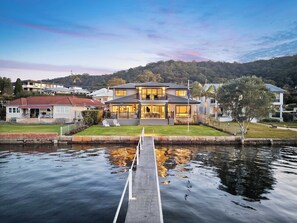 Exterior - Waters Edge by Coast Hosting (Koolewong)