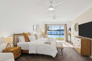 Desk, iron/ironing board, WiFi, bed sheets - Waters Edge by Coast Hosting (Koolewong)