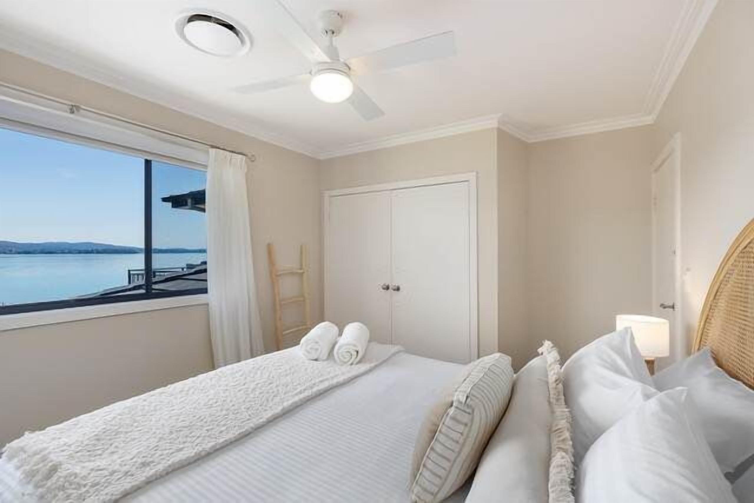 4 bedrooms, desk, iron/ironing board, WiFi