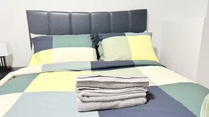 Iron/ironing board, WiFi, bed sheets - Zillion’s Bliss - Basement Suite (Calgary)