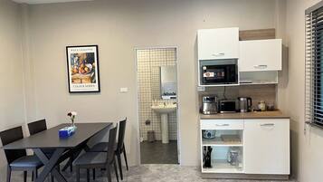 House, 2 Bedrooms, Accessible, Smoking | Dining room