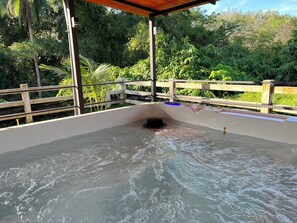 Bañera de hidromasaje exterior