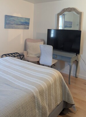 Tabla de planchar con plancha, wifi gratis, ropa de cama