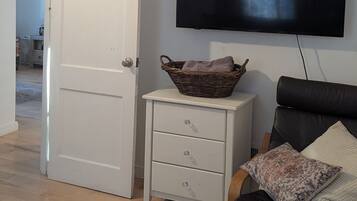 Silitysrauta/-lauta, ilmainen Wi-Fi, vuodevaatteet