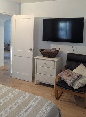 Silitysrauta/-lauta, ilmainen Wi-Fi, vuodevaatteet