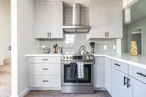 Fridge, microwave, oven, stovetop - 7BR | Patio, BBQ | West Seattle | Sophari Home I (Seattle)