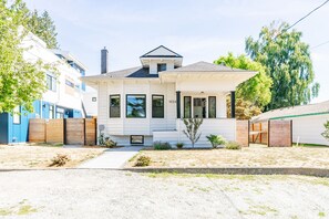 Exterior - 7BR | Patio, BBQ | West Seattle | Sophari Home I (Seattle)