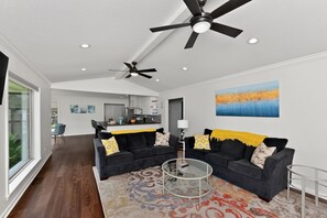 TV - Lakefront Home with Hot Tub, Private Dock & Ramp (Hot Springs)